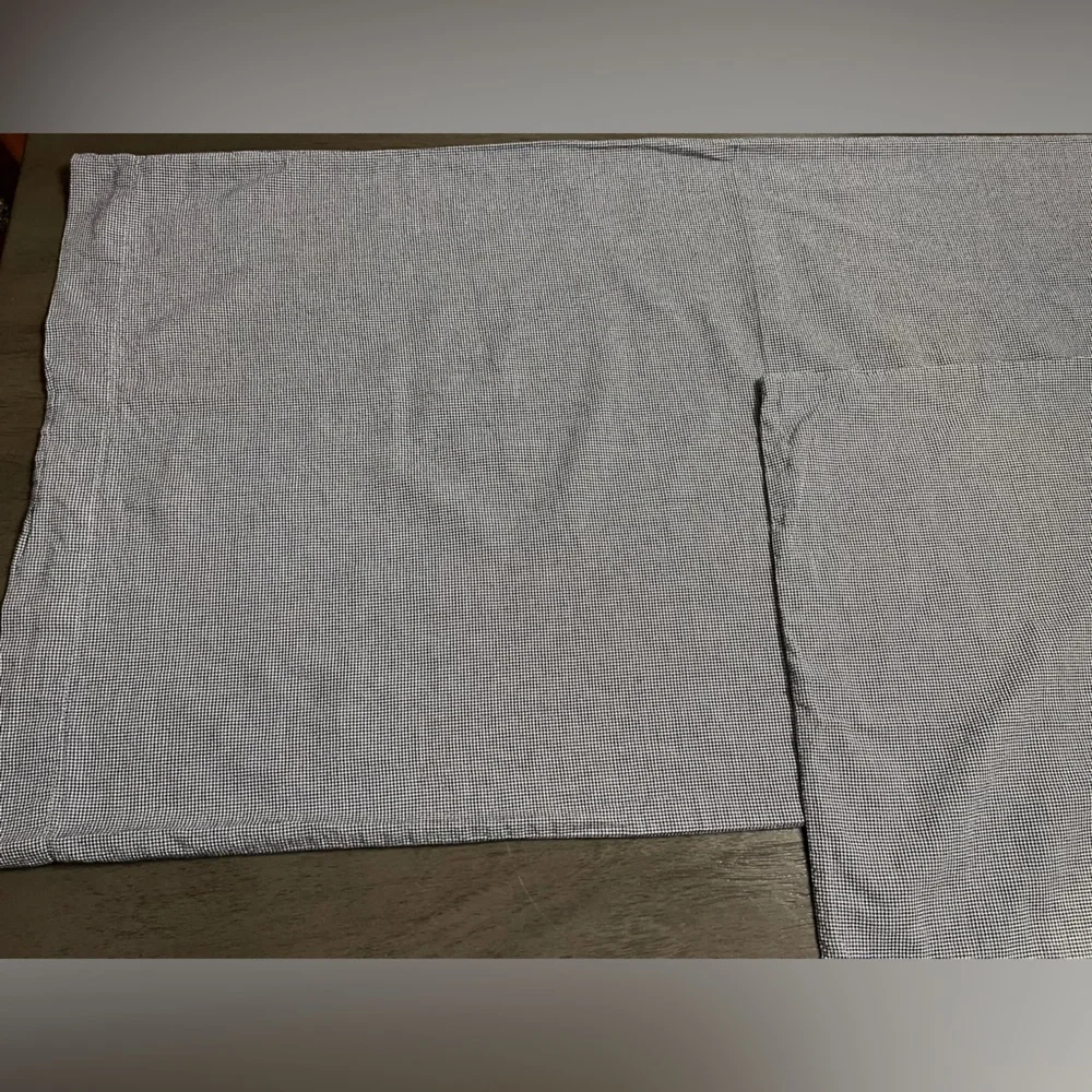 2 West Elm Linen King Shams in Houndstooth
